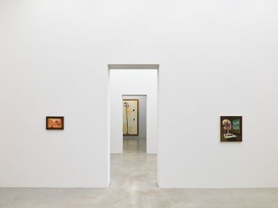 Installationsansicht TRÄUME, TRICHTER & TRICKSEREIEN Anton Henning